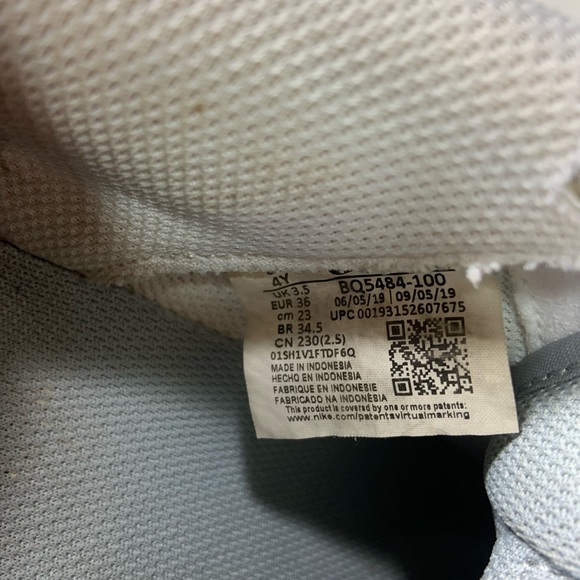 Nike Air Force 1 Size 4Y Kids White and reflective silver boys or girls sneaker - Picture 11 of 11